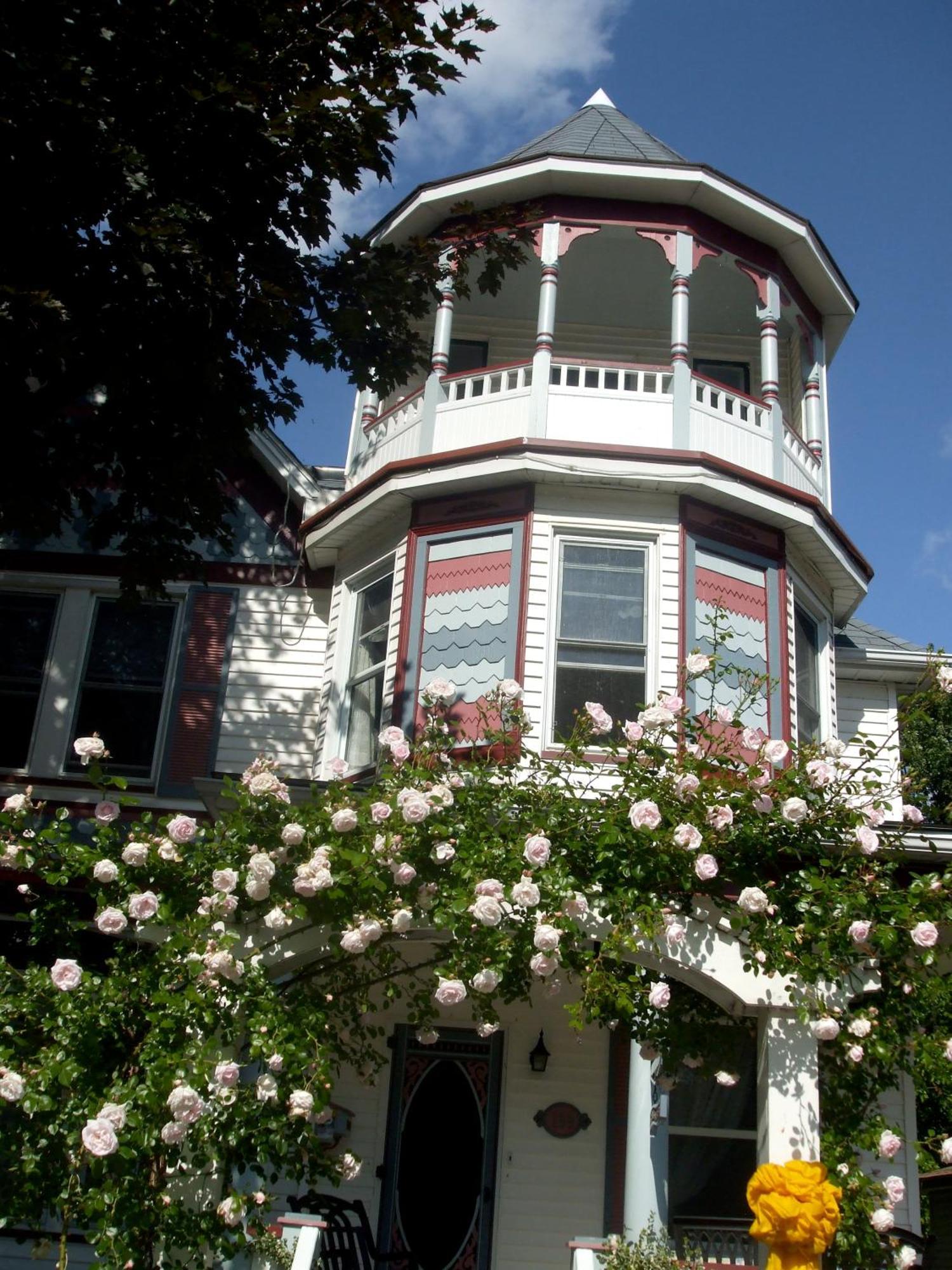 Bed & Breakfast Bondy House Bed & Breakfast Amherstburg