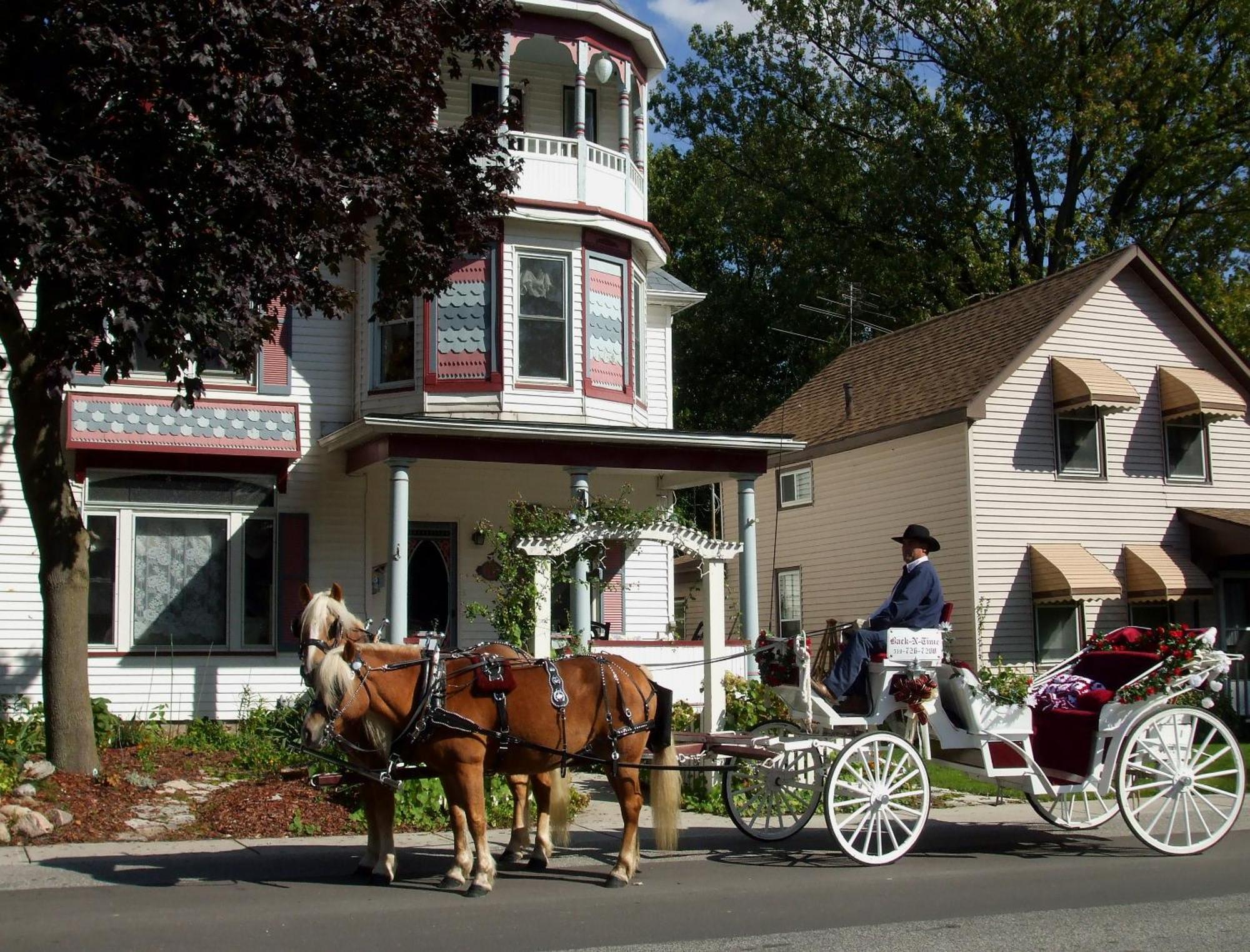 Bondy House Bed & Breakfast Bed & Breakfast Amherstburg