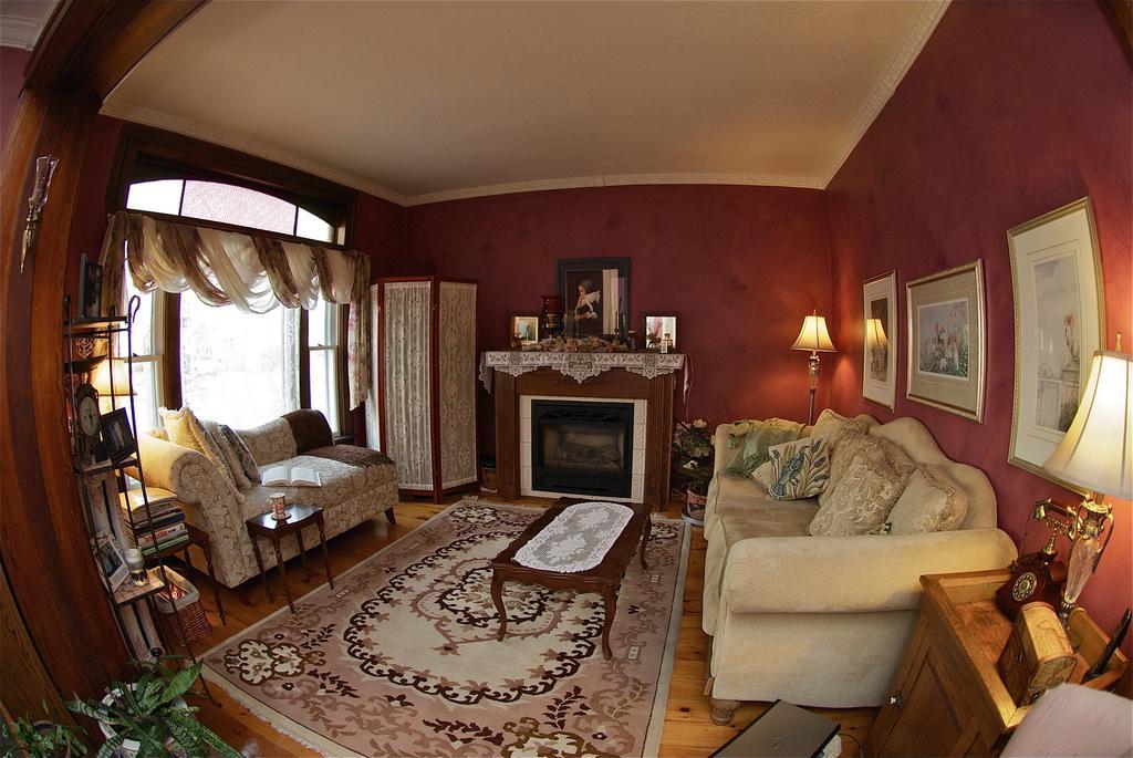 Bondy House Bed & Breakfast Amherstburg