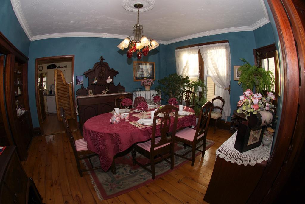 Bondy House Bed & Breakfast Amherstburg