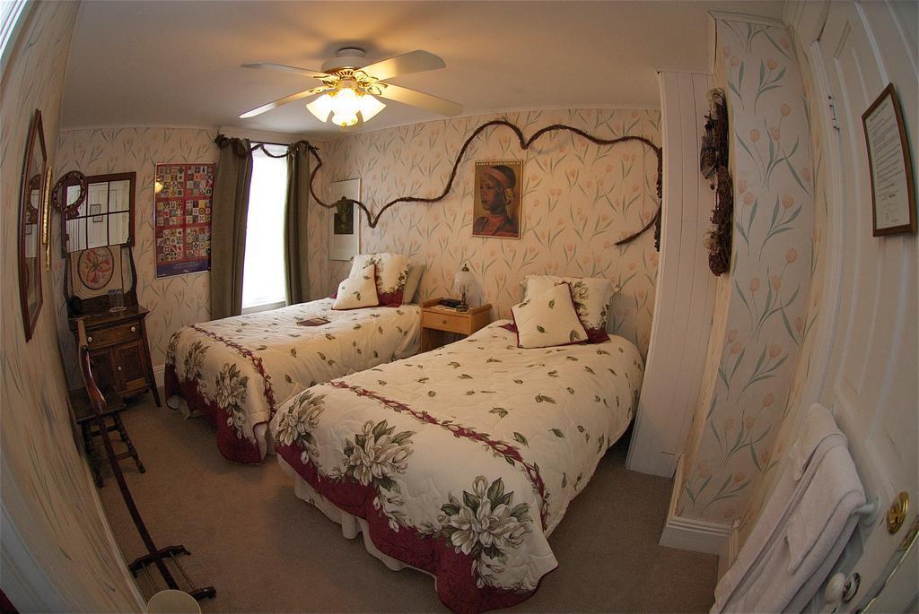 Bondy House Bed & Breakfast Amherstburg